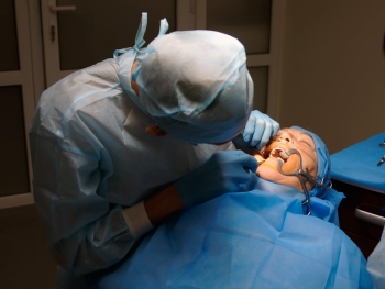 Реплантація зуба